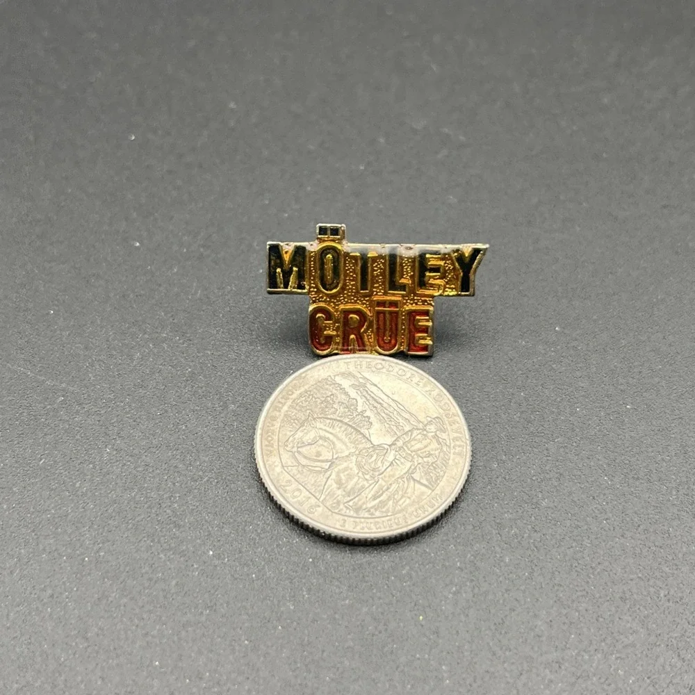 Motley Crue Rock Band‎ Music Tommy Lee Jones Lapel Hat Pin